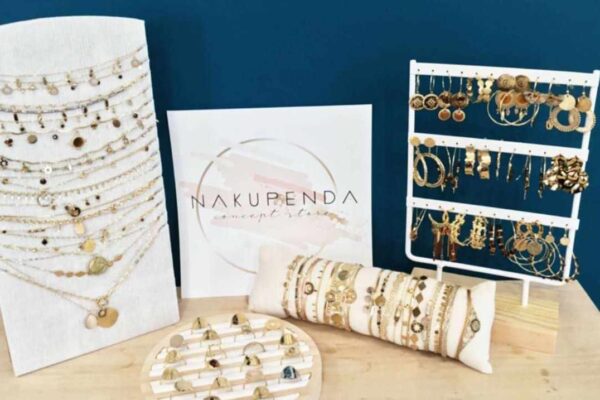 La collection Nakupenda : colliers, bagues, boucles d'oreilles et bracelets