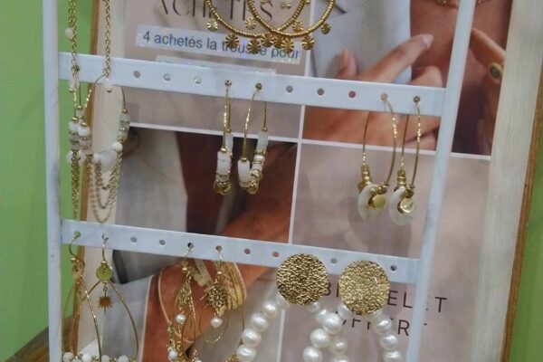 Presentoir de boucles d'oreilles Nakupenda